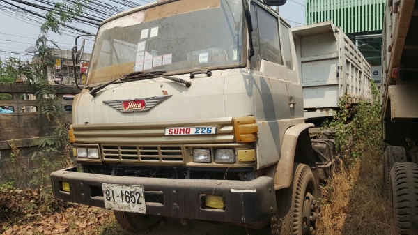 ขาย หัวลาก HINO ZM705 ช่วงล่างเบรคแห้ง พร้อมหางเซมิดั้ม 2 เพลา ยาว 7.50 เมตร เครื่อง EM100 220 แรงม้า คัสซีสวย ช่วงล่างดี รถพร้อมใช้ ทะเบียนเต็มพร้อมโอน