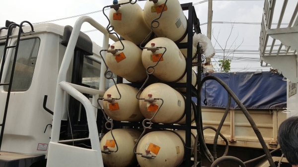 ขาย หัวลากไอ้หลง FN527M-TG เครื่อง 6D16 เทอร์โบ 220 แรงม้า ติดแก๊ส NGV 8 ถัง พร้อมหางเซมิดั้ม 2 เพลา ยาว 7.50 เมตร ทะเบียนเต็มพร้อมโอนครับ ขาย หัวลากไอ้หลง FN527M-TG เครื่อง 6D16 เทอร์โบ 220 แรงม้า ติดแก๊ส NGV 8 ถัง พร้อมหางเซมิดั้ม 2 เพลา ยาว 7.50 เมตร ทะเบียนเต็มพร้อมโอนครับ