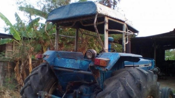 **299,000 บ.ต่อรอง/// รถไถเพลาเดียว FORD 6600-TA ตัวเต็ม เสื้อเรียบ ไอดีกลม ปั้มกลม เครื่อง/ปั้ม เดิม แรงดี ช่วงล่างแน่น ไฮฯหน้า-หลัง แรงดี รถสภาพเดิมๆ อุปกรณ์4ชิ้น ดันหน้า+ผาน3+ผาน7+โรตารี่ พร้อมใช้งาน เล่มฯ ครบ **ขาย FORD 6600 TA รถไถ1เพลา สภาพเดิมบาง พ