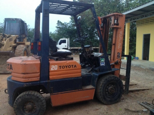 รถโฟลคลิฟท์ 105,000 บาท Toyota 2 ตัน เครื่องเบนชิล สภาพพร้อมใช้ 090-772-3710 090-772-3708