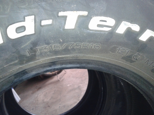 ขายยางBF mud terrain LT315/75/16 สภาพยังสวย ดอกยังลึก จำนวน 2 เส่น