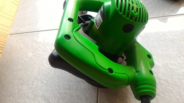 โบเวอร์ ดูด - เป่าลม ยี่ห้อ ENZO  ใช้ปุ่มกดเพื่อปรับความเร็ว ปรับแรงลม ใช้ในงานดูดหรือส่งฝุ่น ยาง, ก๊าซ, ข้าว, เมล็ดพืช, เศษวัสดุต่าง ๆ ใช้ไฟ 220 V. พร้อมใช้งานได้เลย  มีกล่องพร้อม