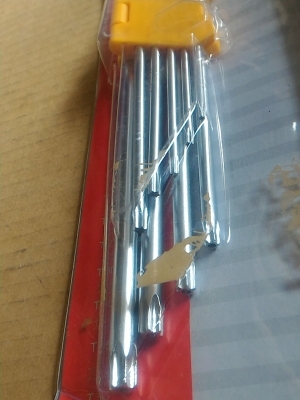 จัดให้เป็นคู่ ประแจแอล และ ประแจหกเหลี่ยม หัวจีบ (ท๊อกซ์) ยี่ห้อ Moller ความแข็ง crv ใช้ได้ทนด้ามขันยาว