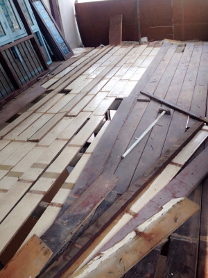 ไม้ตะแบกพื้นรางลิ้น หน้า5.5 นิ้ว ตรมละ 600 บาท