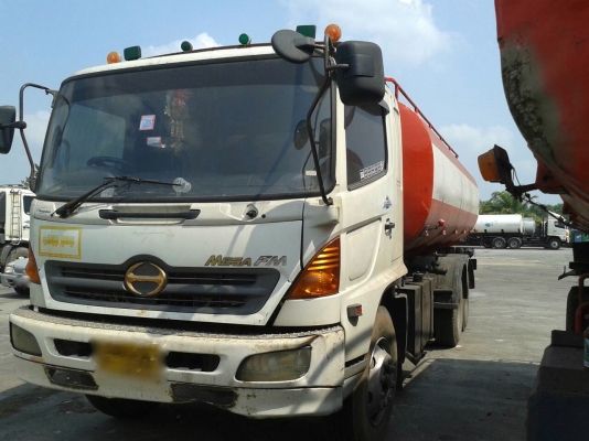 รถฮีโน่ 10 ล้อ ( รถบรรทุกน้ำมันพืช ) FM1J  260 แรงม้า. ปี 46.    สนใจติดต่อ  081 - 6079515