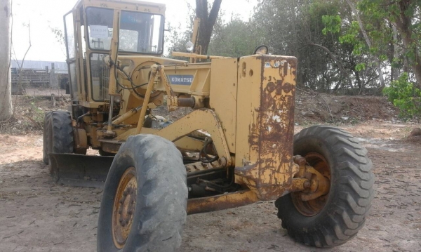 ขายรถเกรด KOMATSU GD 623 A-1 เครื่องดีเกียร์ดีเครื่องเดิมปั้มเดิม ขายรถเกรด KOMATSU GD 623 A-1 เครื่องดีเกียร์ดีเครื่องเดิมปั้มเดิม