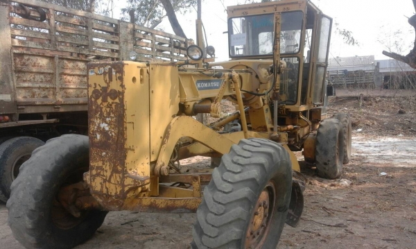 ขายรถเกรด KOMATSU GD 623 A-1 เครื่องดีเกียร์ดีเครื่องเดิมปั้มเดิม ขายรถเกรด KOMATSU GD 623 A-1 เครื่องดีเกียร์ดีเครื่องเดิมปั้มเดิม