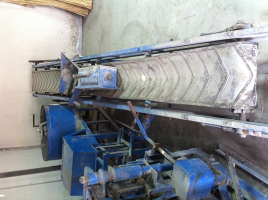 เครื่องอัดอิฐบล็อก