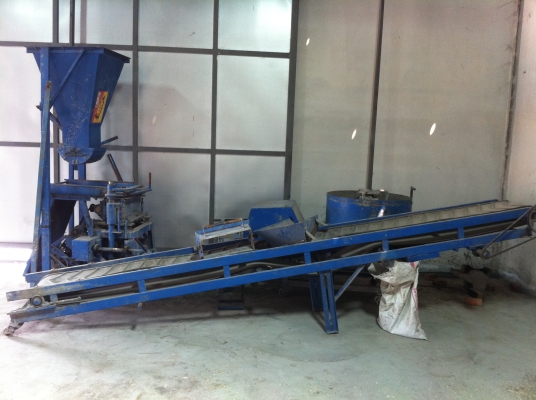 เครื่องอัดอิฐบล็อก