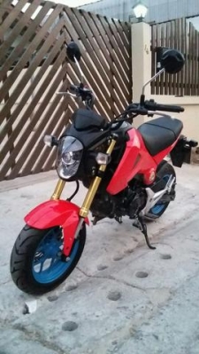 ขาย Honda Msx 125 ปี2013 เครื่องเดิม  ล้อแม็กสีฟ้าเปลี่ยนมาใหม่ ศูนย์ล้อตรงเช็คศูนย์แล้ว  ระบบไฟ ไฟหน้าเดิม ไฟหลังเดิม  ชุดสีใหม่กริบไม่มีแตกไม่มีรอย  ยางหน้า หลังใหม่ ดอกเต็ม ไมล์ดิจิตอล วิ่ง 17xxx โล ไฟ เบรค ไฟ ไมล์ ไฟเลี้ยว ติดปกติ โช๊คหน้า หลัง ไม่มีร