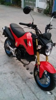 ขาย Honda Msx 125 ปี2013 เครื่องเดิม  ล้อแม็กสีฟ้าเปลี่ยนมาใหม่ ศูนย์ล้อตรงเช็คศูนย์แล้ว  ระบบไฟ ไฟหน้าเดิม ไฟหลังเดิม  ชุดสีใหม่กริบไม่มีแตกไม่มีรอย  ยางหน้า หลังใหม่ ดอกเต็ม ไมล์ดิจิตอล วิ่ง 17xxx โล ไฟ เบรค ไฟ ไมล์ ไฟเลี้ยว ติดปกติ โช๊คหน้า หลัง ไม่มีร