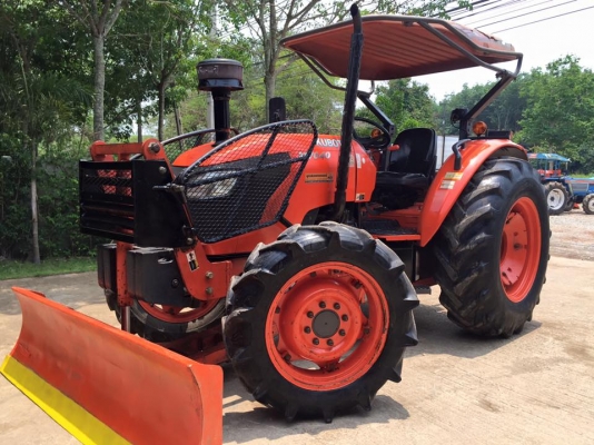 ขายรถไถ Kubota M7040 (4WD) พร้อมดันหน้า ผานพรวนช้าง รถเดิมๆ พร้อมใช้งานครับ