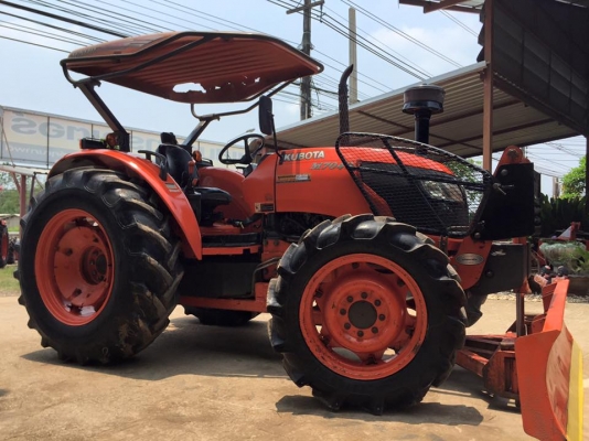 ขายรถไถ Kubota M7040 (4WD) พร้อมดันหน้า ผานพรวนช้าง รถเดิมๆ พร้อมใช้งานครับ