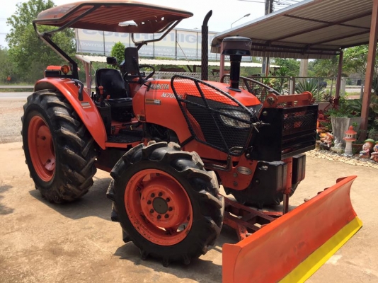 ขายรถไถ Kubota M7040 (4WD) พร้อมดันหน้า ผานพรวนช้าง รถเดิมๆ พร้อมใช้งานครับ