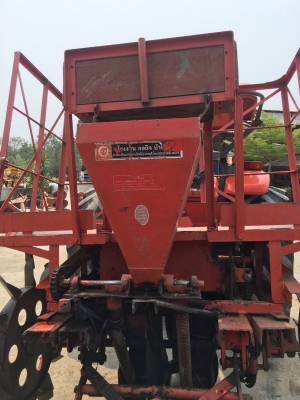 ** ราคา 37,000 **เครื่องปลูกอ้อย 2ร่อง ของโรงงานกลกิจ บ้านโป่ง มีมาตัวเดียวรีบโทรเลยคับ (ราคาใหม่ 75,000)