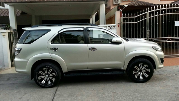 ขายแม็ก Lenso ขอบ 18 พร้อมยาง  สวยๆครับ 1 ชุด ถอดจาก ฟอร์จูนเนอร์