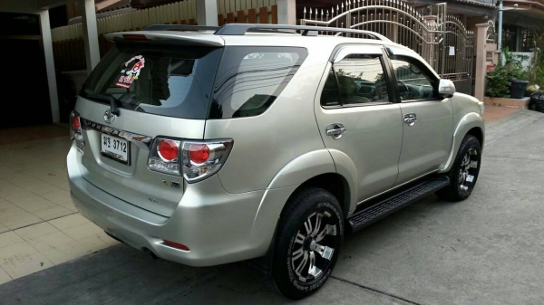 ขายแม็ก Lenso ขอบ 18 พร้อมยาง  สวยๆครับ 1 ชุด ถอดจาก ฟอร์จูนเนอร์