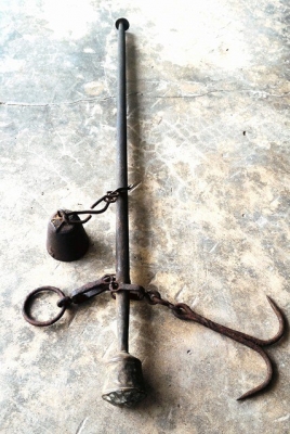 ตาชั่งทองเหลืองแท้โบราณ ตัวที่ 2 ใช้แขวนโชว์หน้าร้าน สวยงามและเป็นศิริมงคลมาก