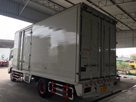 ขายISUZU 6ล้อ NQR 175  EURO 3 รุ่นหน้าตึกเครื่อง 175 เเรง เครื่องคอมมอลเรล ตู้เเห้งเปิดได้3บานจดทะเบียนปี 2557 (2014) ยาว5,6เมตร สภาพสวยใครต้องการไม่ผิดหวังราคา970,000บาทจัดไฟเเนนได้ดูรถได้ที่เต็นท์รถ JJ.AUTOCAR 2 หลังวัดจันทรารามติดถนนเพชรเกษมก.ม.ที่68.5