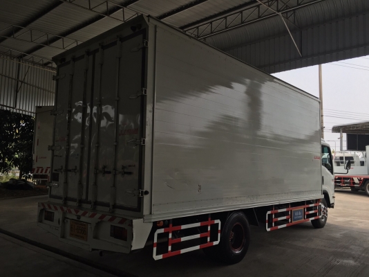 ขายISUZU 6ล้อ NQR 175  EURO 3 รุ่นหน้าตึกเครื่อง 175 เเรง เครื่องคอมมอลเรล ตู้เเห้งเปิดได้3บานจดทะเบียนปี 2557 (2014) ยาว5,6เมตร สภาพสวยใครต้องการไม่ผิดหวังราคา970,000บาทจัดไฟเเนนได้ดูรถได้ที่เต็นท์รถ JJ.AUTOCAR 2 หลังวัดจันทรารามติดถนนเพชรเกษมก.ม.ที่68.5