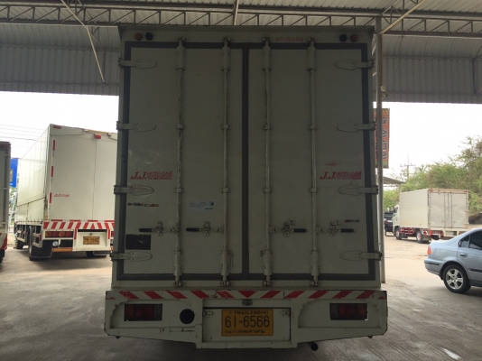 ขายISUZU 6ล้อ NQR 175  EURO 3 รุ่นหน้าตึกเครื่อง 175 เเรง เครื่องคอมมอลเรล ตู้เเห้งเปิดได้3บานจดทะเบียนปี 2557 (2014) ยาว5,6เมตร สภาพสวยใครต้องการไม่ผิดหวังราคา970,000บาทจัดไฟเเนนได้ดูรถได้ที่เต็นท์รถ JJ.AUTOCAR 2 หลังวัดจันทรารามติดถนนเพชรเกษมก.ม.ที่68.5