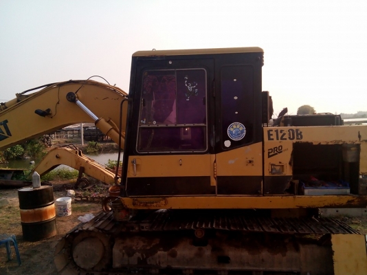 รถแม็คโคร CAT E120B