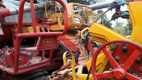 ขายรถเกี่ยวข้าว ศักดิ์พัฒนา KM47 เครื่อง210เทอร์โบ ตัวเดิน12 ปั้ม22ไดกิ้น ช่วงล่างดี สภาพพร้อมใช้งาน สนใจโทร 090-8588220คุณนะ 093-3258446คุณบิว หรือเข้าดูสินค้าอื่นๆได้ที่ www.truck.in.th/498 หรือเพจFacebook ณรงค์ ซื้อขายรถมือสอง (เว็บไซต์ส่วนตัว) หรือFac