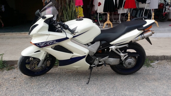 VFR 800 V4 Vtec รถปี2004 ทะเบียนแท้โอนขนส่ง VFR 800 V4 Vtec รถปี2004 ทะเบียนแท้โอนขนส่ง