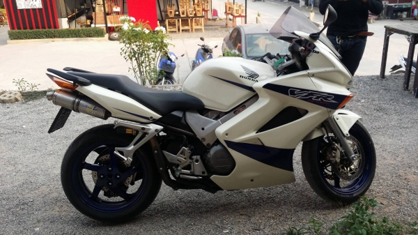 VFR 800 V4 Vtec รถปี2004 ทะเบียนแท้โอนขนส่ง VFR 800 V4 Vtec รถปี2004 ทะเบียนแท้โอนขนส่ง