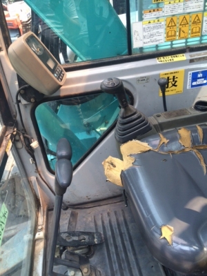 แบ็คโฮ KOBELCO SK75UR-3