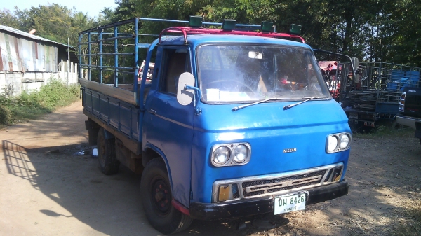 รถบรรทุกสี่ล้อกลางป้ายเล็กไม่ติดเวลา