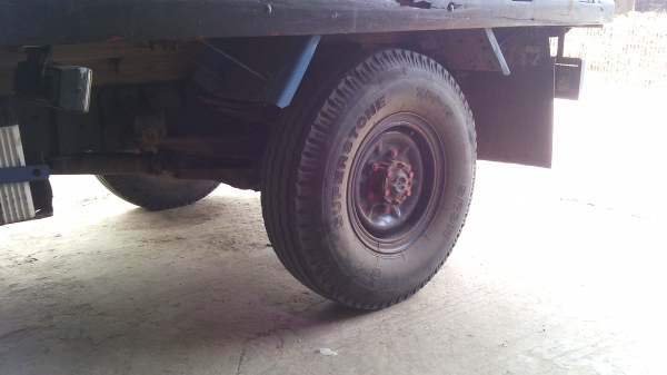 รถบรรทุกสี่ล้อกลางป้ายเล็กไม่ติดเวลา