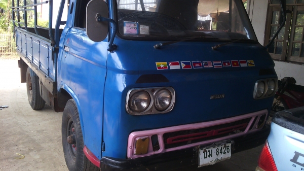 รถบรรทุกสี่ล้อกลางป้ายเล็กไม่ติดเวลา