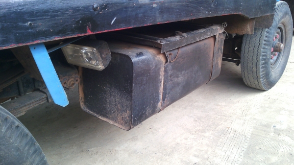 รถบรรทุกสี่ล้อกลางป้ายเล็กไม่ติดเวลา