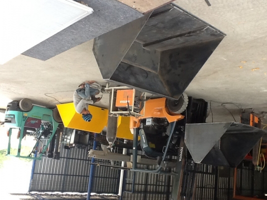 แหล่งรวมรถโฟลค์ลิฟท์งาเทฮิ้งค์ฟอร์คงากระดกเทได้สำหรับตักก้อนยางพาราขี้ยางและยางถ้วยภาคตะวันออก