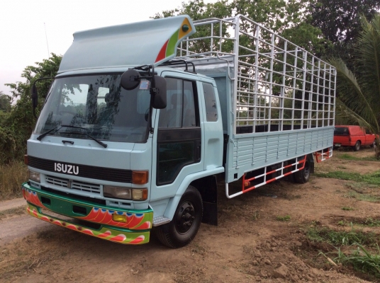 ISUZU 6ล้อ Rocky เครื่อง 195 แรง ยาว 7.2 ม. พวงมาลัยพาว์เวอร์ กระจกไฟฟ้า เบรคจิฟฟี่   เครื่องดี ครัทซีสวย  รถพร้อมใช้งาน ขาย 620,000 บาท ศุภากร 081-1903107, 081-4252943