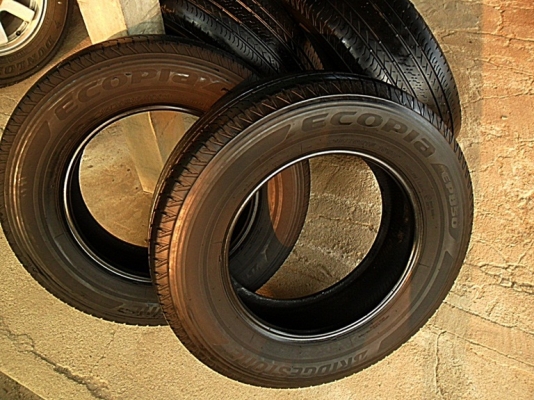 ยางกระบะขอบ16 บริดสโตน215-70-R16 ลงพื้นปลายปี14 (4เส้น2,800)