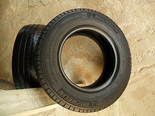 ยางกระบะขอบ15 มิชลิน 215-70-R15 ลงพื้นปี14 (2เส้น1,800)