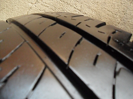 ยางกระบะขอบ15 มิชลิน 215-70-R15 ลงพื้นปี14 (2เส้น1,800)