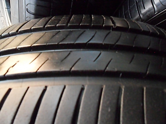 ยางกระบะ-เก๋ง ขอบ15 มิชลิน205-65-R15 ลงพื้นปี13 (4เส้น2,400) ยางกระบะ-เก๋ง ขอบ15 มิชลิน205-65-R15 ลงพื้นปี13 (4เส้น2,400)