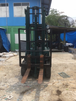 ขายรถยกโคมัสสึ 2.5 ตัน เสาสูง 4 เมตร(ราคา 138,000 บาท) ราคาถูก คุ้มแน่นอน