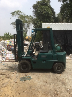 ขายรถยกโคมัสสึ 2.5 ตัน เสาสูง 4 เมตร(ราคา 138,000 บาท) ราคาถูก คุ้มแน่นอน