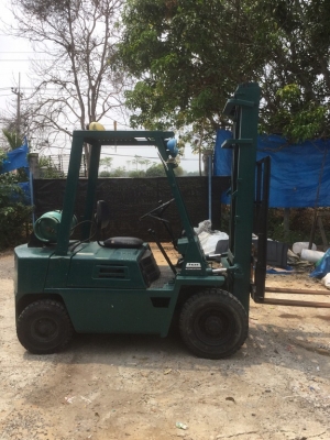 ขายรถยกโคมัสสึ 2.5 ตัน เสาสูง 4 เมตร(ราคา 138,000 บาท) ราคาถูก คุ้มแน่นอน