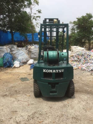 ขายรถยกโคมัสสึ 2.5 ตัน เสาสูง 4 เมตร(ราคา 138,000 บาท) ราคาถูก คุ้มแน่นอน