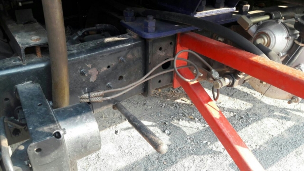 รถฮีโน่ 6 ล้อ ( บรรทุกน้ำมัน ) FB4J / 145 แรงม้า. ปี 41   สนใจติดต่อ  081 - 6079515