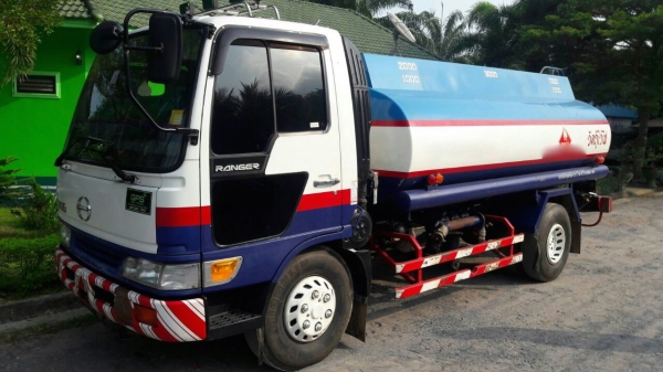 รถฮีโน่ 6 ล้อ ( บรรทุกน้ำมัน ) FB4J / 145 แรงม้า. ปี 41   สนใจติดต่อ  081 - 6079515