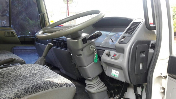 รถฮีโน่ 6 ล้อ ( บรรทุกน้ำมัน ) FB4J / 145 แรงม้า. ปี 41   สนใจติดต่อ  081 - 6079515