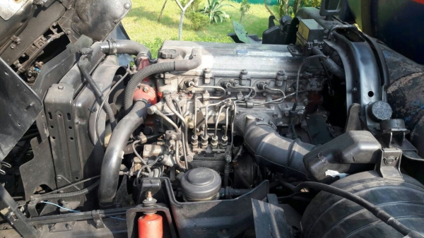 รถฮีโน่ 6 ล้อ ( บรรทุกน้ำมัน ) FB4J / 145 แรงม้า. ปี 41   สนใจติดต่อ  081 - 6079515