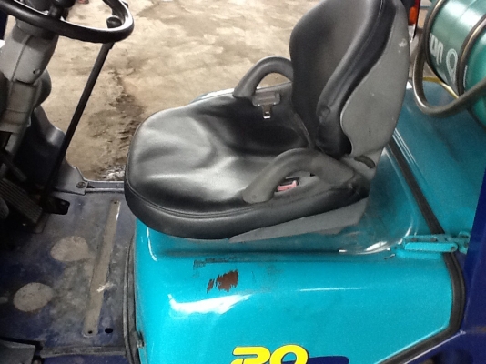 แหล่งรวมรถโฟลค์ลิฟท์งาเทฮิ้งค์ฟอร์คภาคตะวันออกสำหรับตักก้อนยางพารายางถ้วยและขี้ยาง