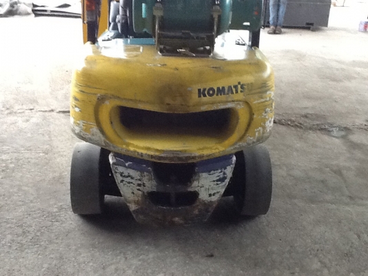 แหล่งรวมรถโฟลค์ลิฟท์งาเทฮิ้งค์ฟอร์คภาคตะวันออกสำหรับตักก้อนยางพารายางถ้วยและขี้ยาง